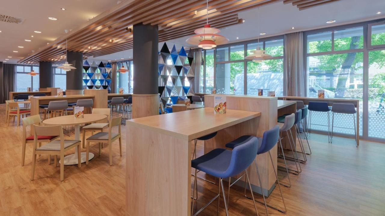 Hotel Express Centre By Ihg 3*