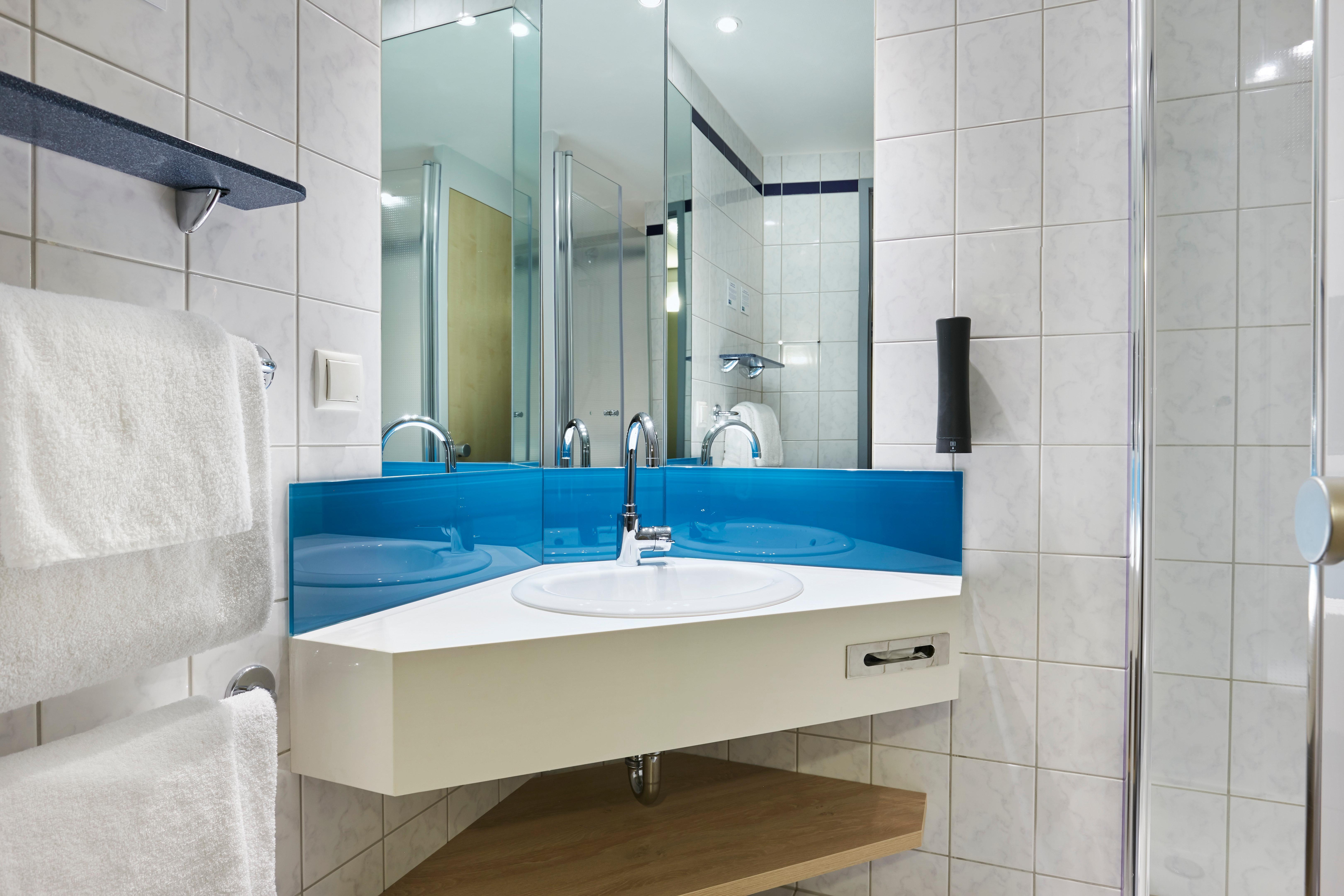 Express Centre By Ihg Hotel 3*