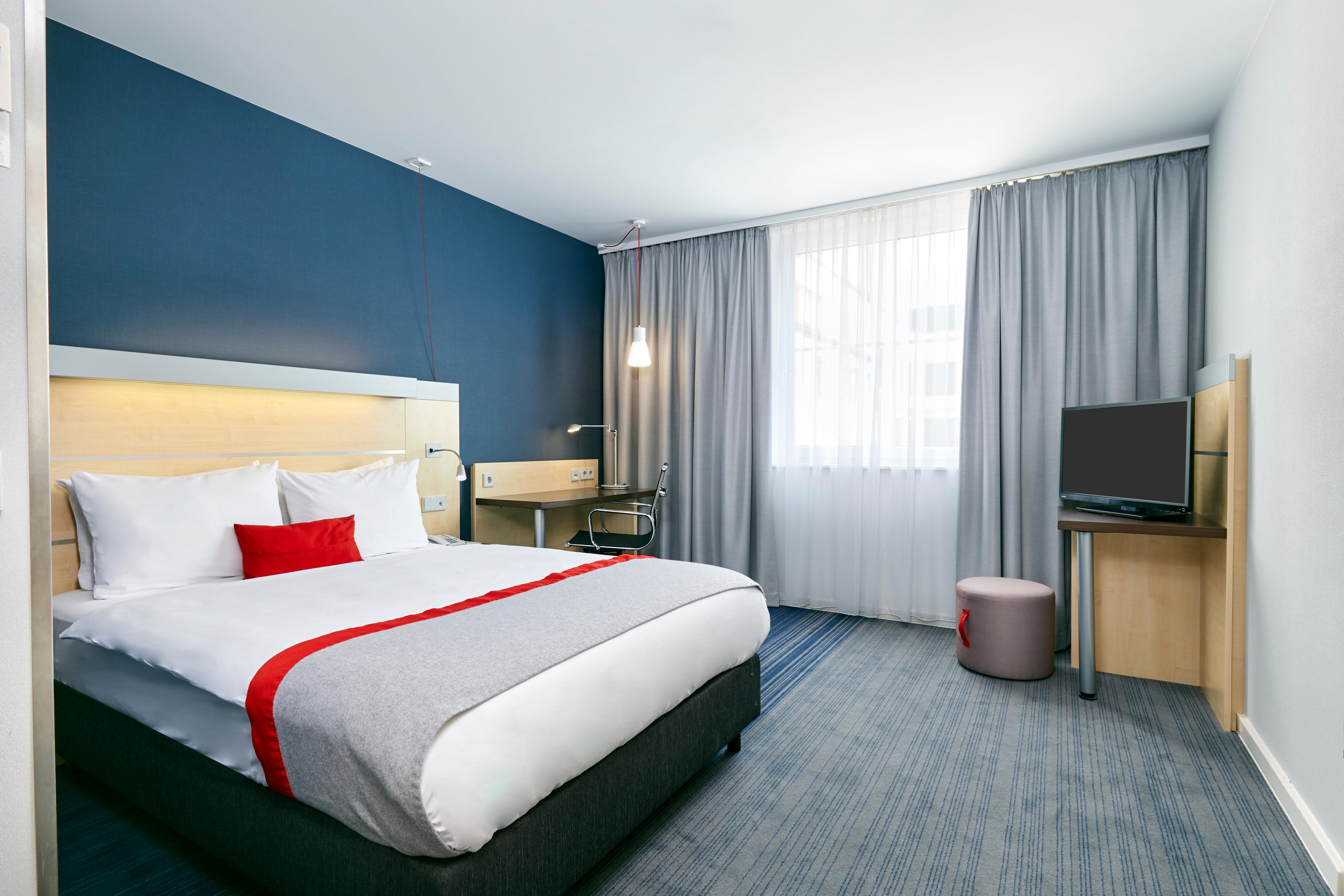 Express Centre By Ihg Hotel 3*