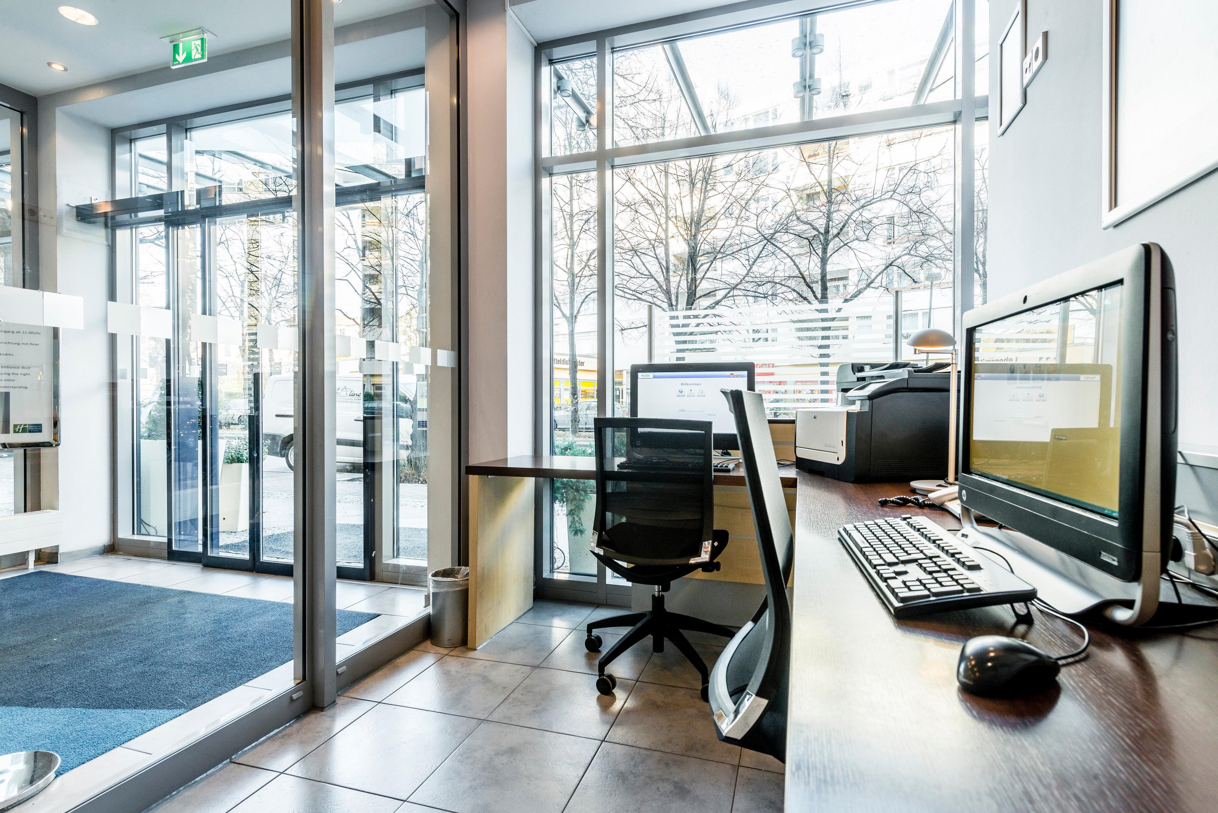 Hotel Express Centre By Ihg 3*
