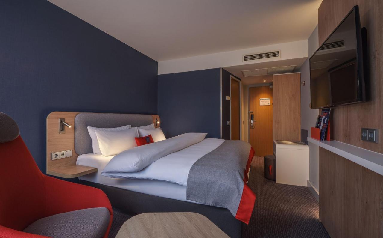 Hotel Express Centre By Ihg 3*
