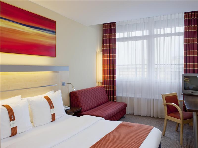 Express Centre By Ihg Hotel 3*