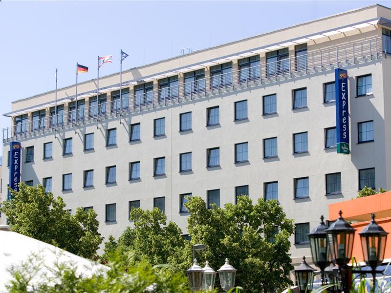 Express Centre By Ihg